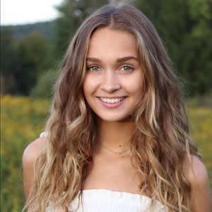 Meet your Posher, Chloe